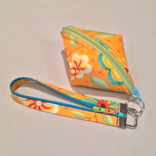 Fat Quarter Zipper Pouch With Easy Zipper Installation - Lazy Girl Designs